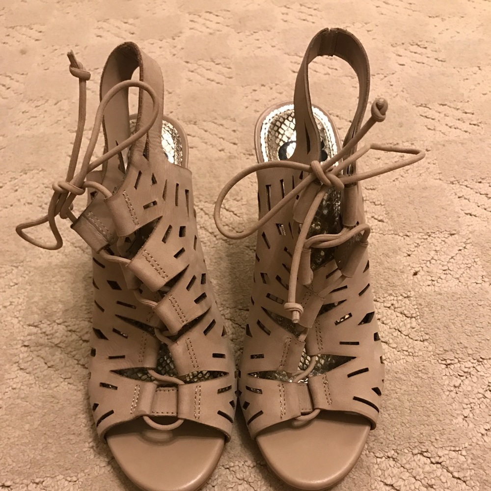 GB lace up heel - Picture 2 of 5